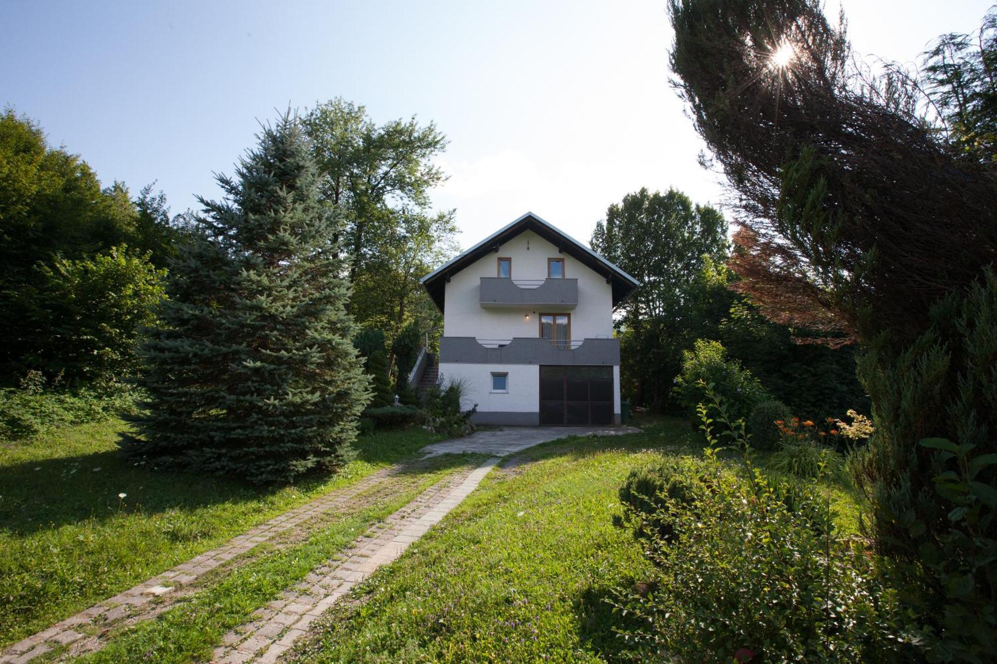Holiday Home Tin Ogulin Luaran gambar